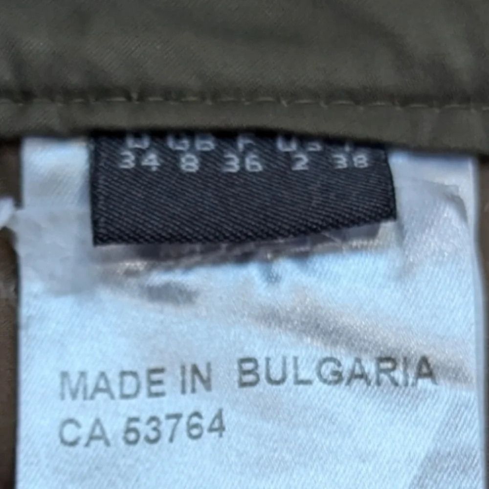 Oui Collection Lightweight Soft Button Cuff Cropped Khaki Pants (2) - Picture 7 of 8